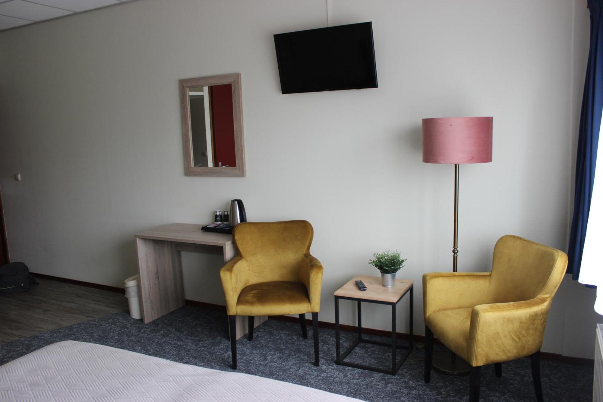 Hotel "De Klok" Buren  Exteriör bild