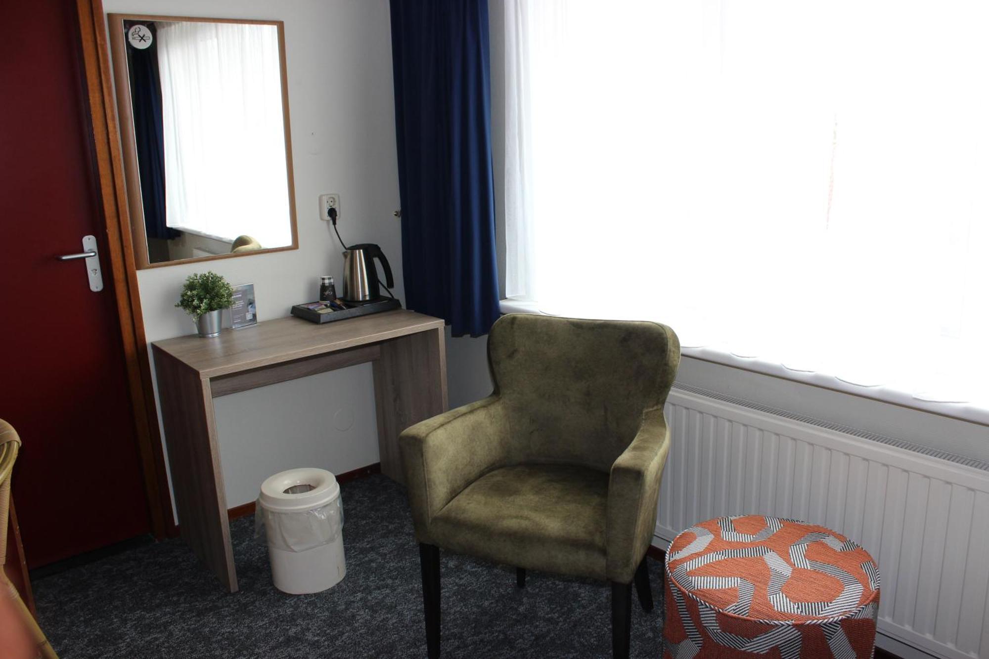 Hotel "De Klok" Buren  Exteriör bild